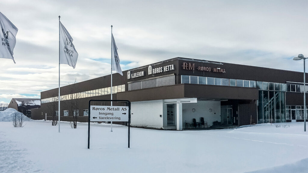 Røros Metall fabrikk fotografert i vinter